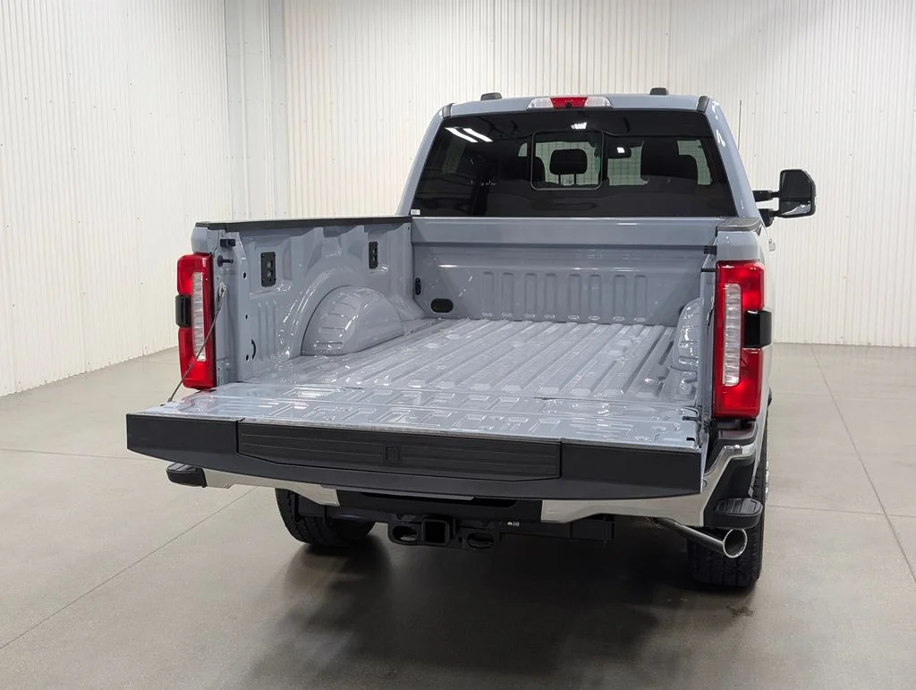 New 2026 Glacier Gray Metallic Tri-Coat Ford F-250® Lariat® image 27