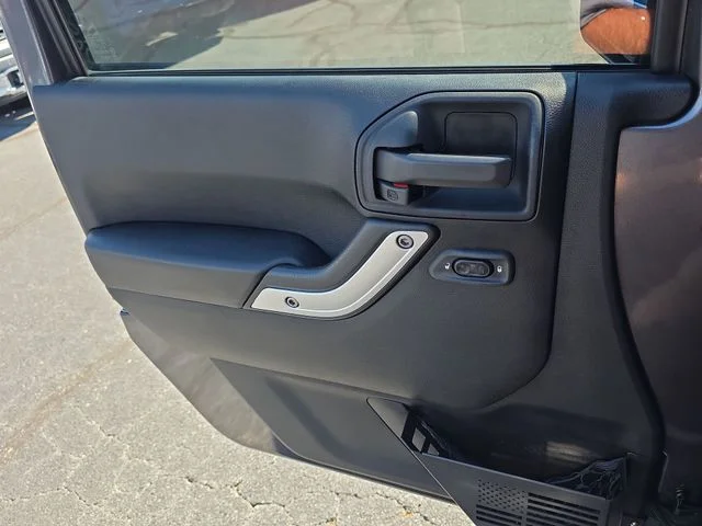 Used 2014 Gray Jeep Unlimited Rubicon image 27