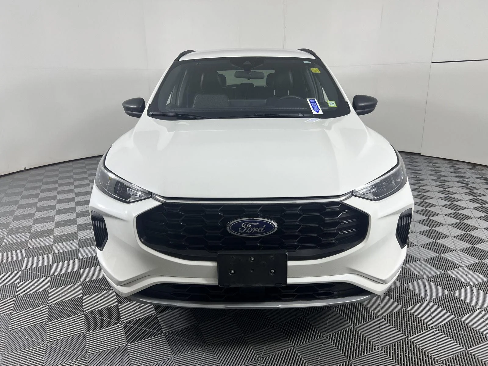 Used 2023 Star White Metallic Tri-Coat Ford ST-Line image 5