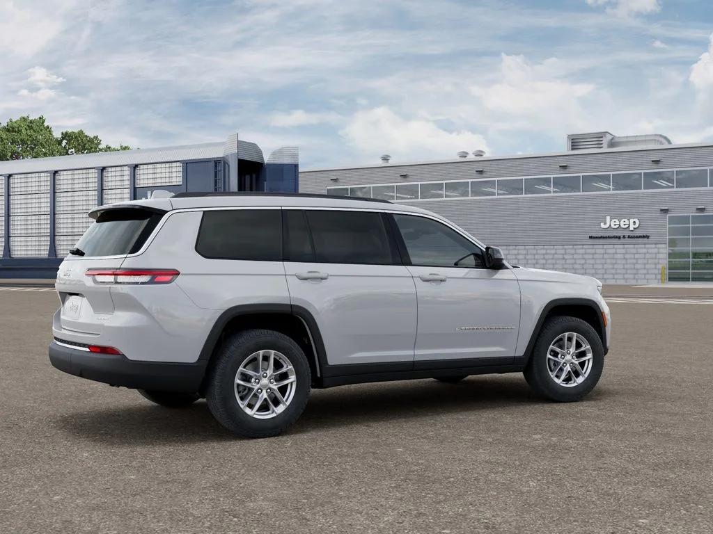 New 2026 Bright White Clear-Coat Exterior Paint Jeep Laredo image 4