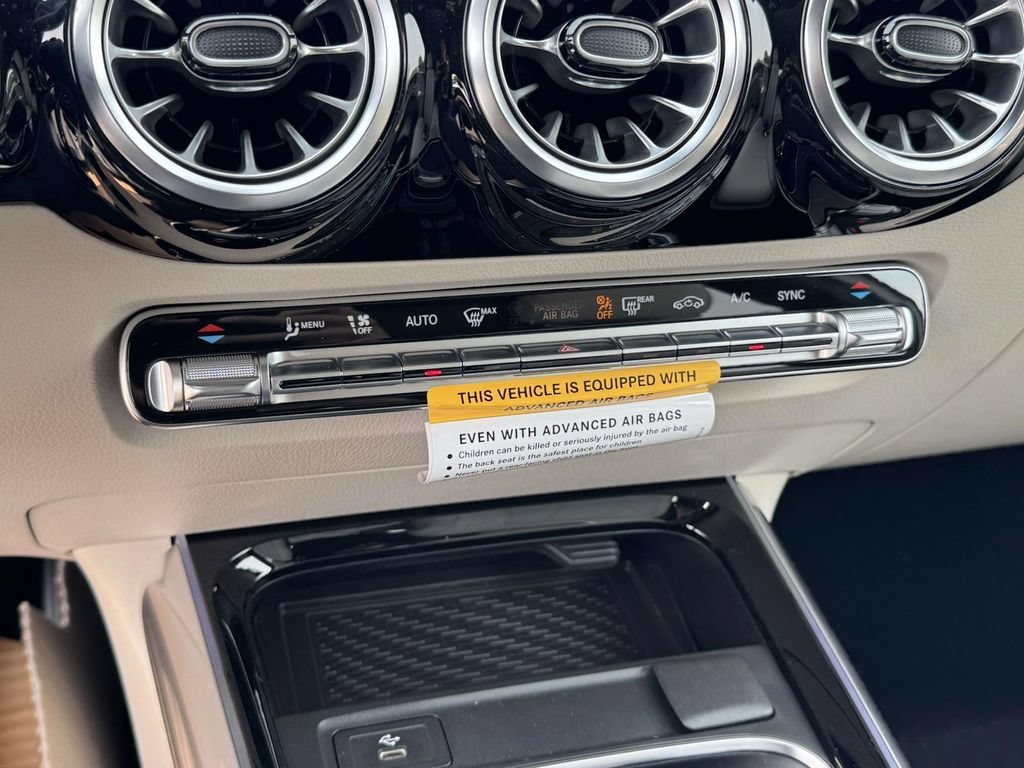 New 2026 Polar White Mercedes-Benz GLA 250 image 28