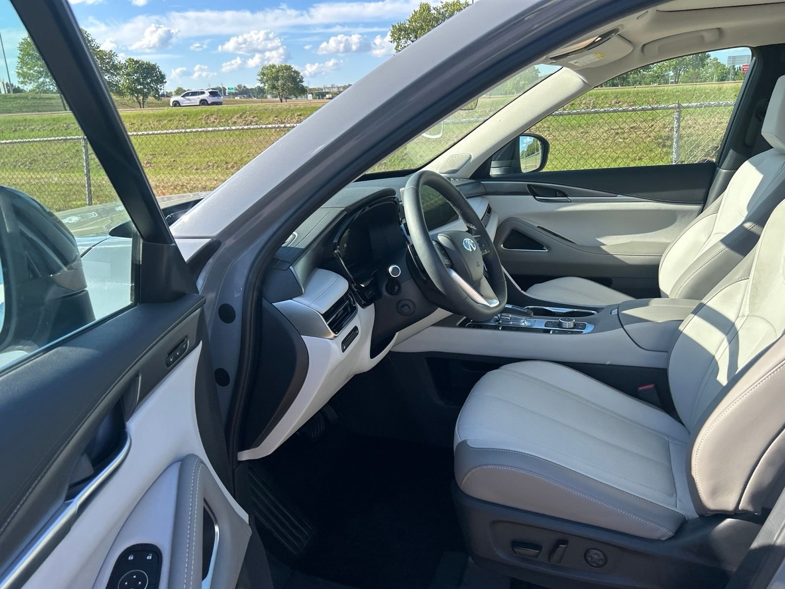Certified Used 2026 Gray INFINITI LUXE image 32