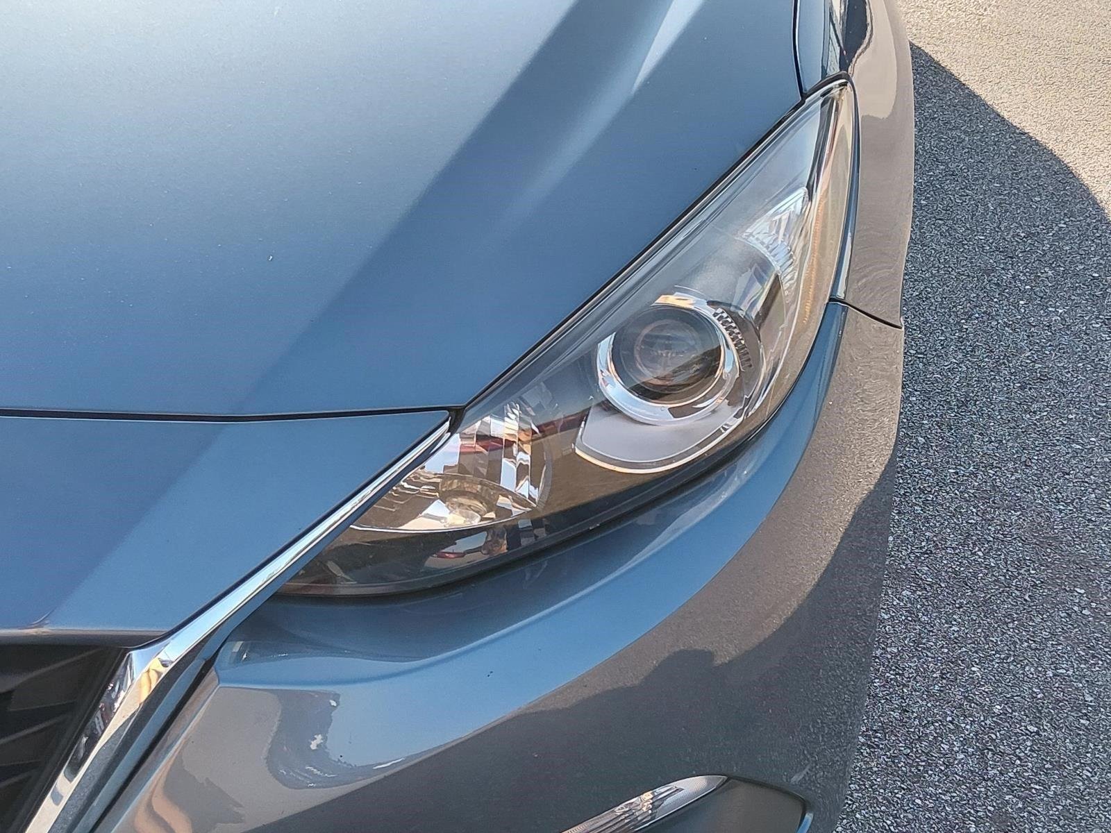 Used 2015 Blue Reflex Mica Mazda i Sport image 10