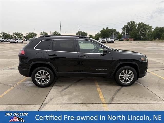 Used 2022 Diamond Black Crystal Pearlcoat Jeep Latitude Lux image 3