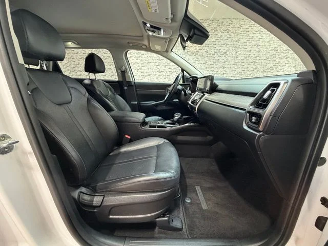 Used 2022 White Kia X-Line EX image 9