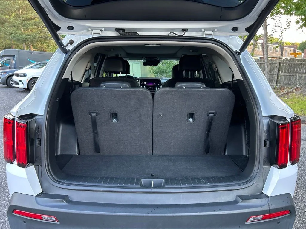 Used 2023 White Kia X-Line SX Prestige image 25