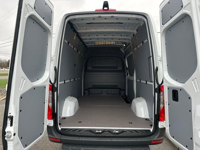 New 2026 Arctic White Mercedes-Benz Cargo 144 WB image 66