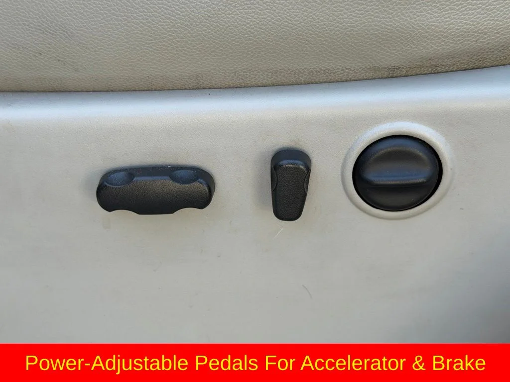 Used 2010 White Chevrolet LTZ image 29