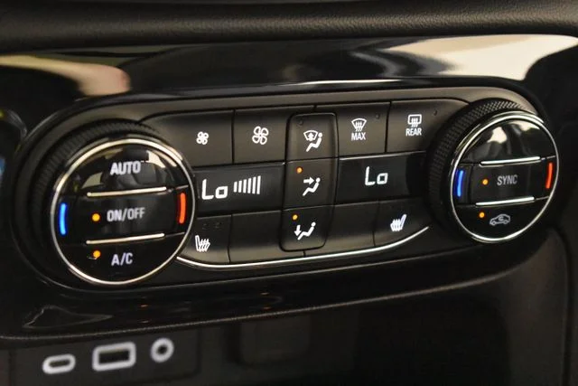 Used 2023  Buick Essence image 32