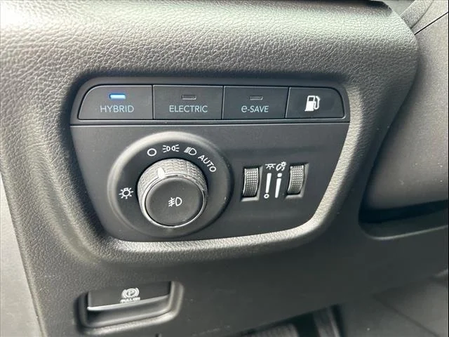 Used 2024 Rocky Mountain Pearlcoat Jeep  image 8