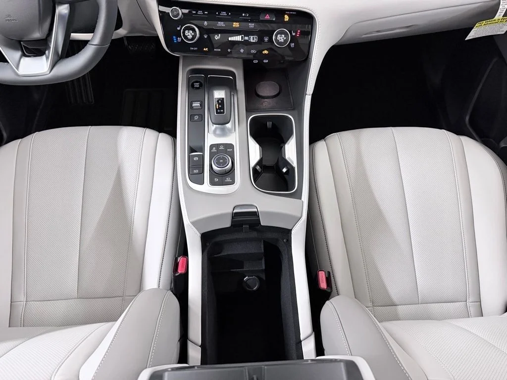 New 2027 RADIANT WHITE INFINITI Luxe FWD image 18