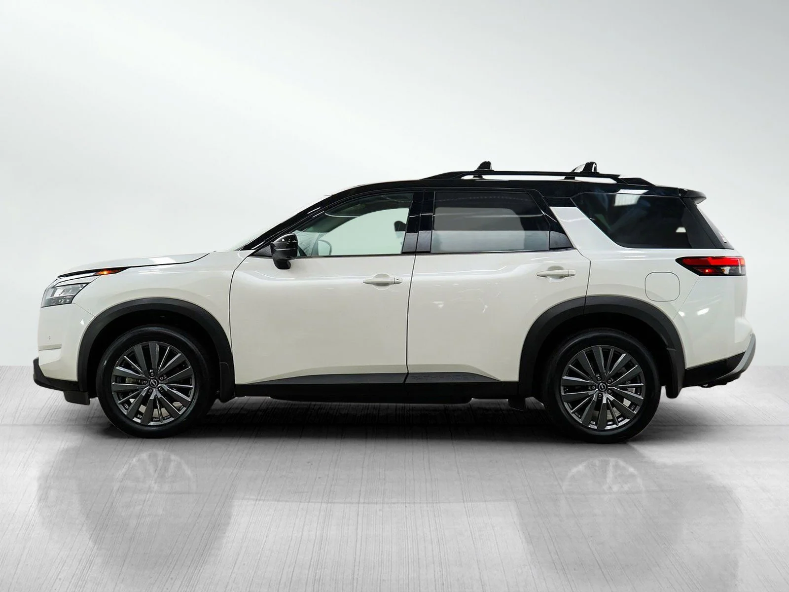 Used 2024 Nissan Pathfinder SL with VIN 5N1DR3CD6RC285219 for sale in Minneapolis, Minnesota