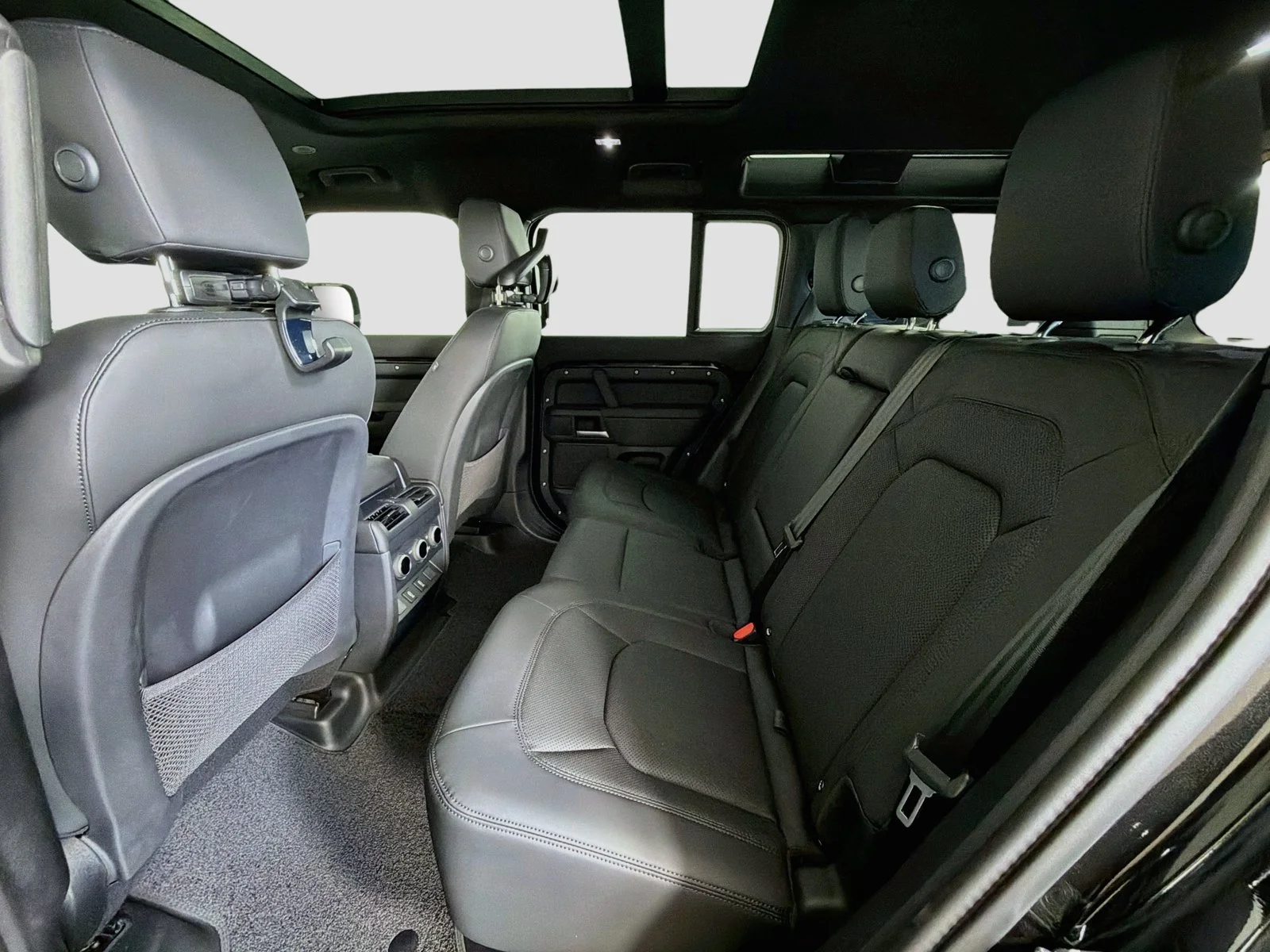 New 2026 Santorini Black Land Rover X-Dynamic SE image 27