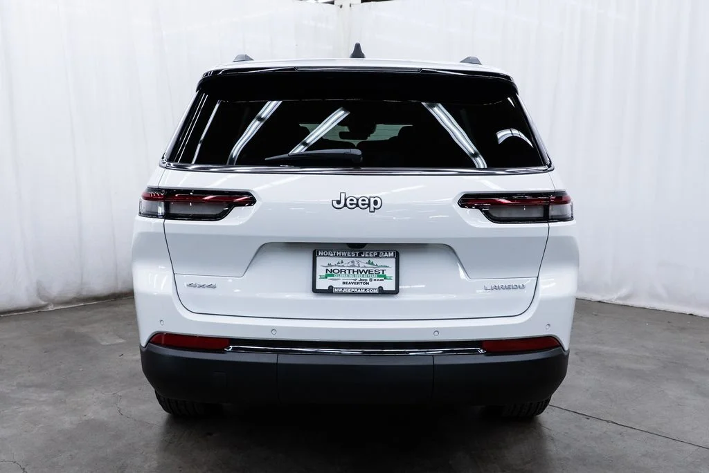 Used 2025 White Jeep Laredo image 5