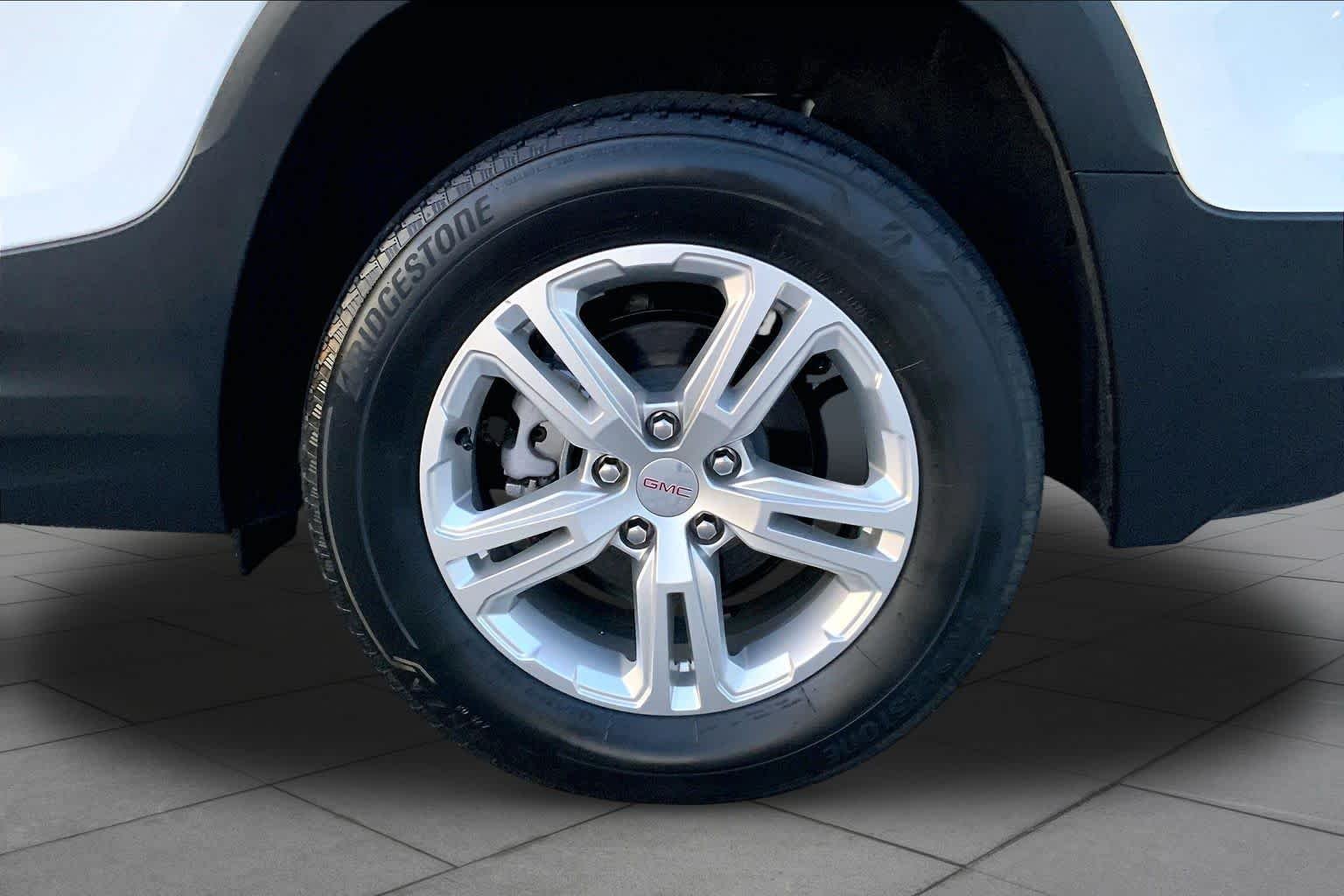 Used 2024 Summit White GMC SLE image 10