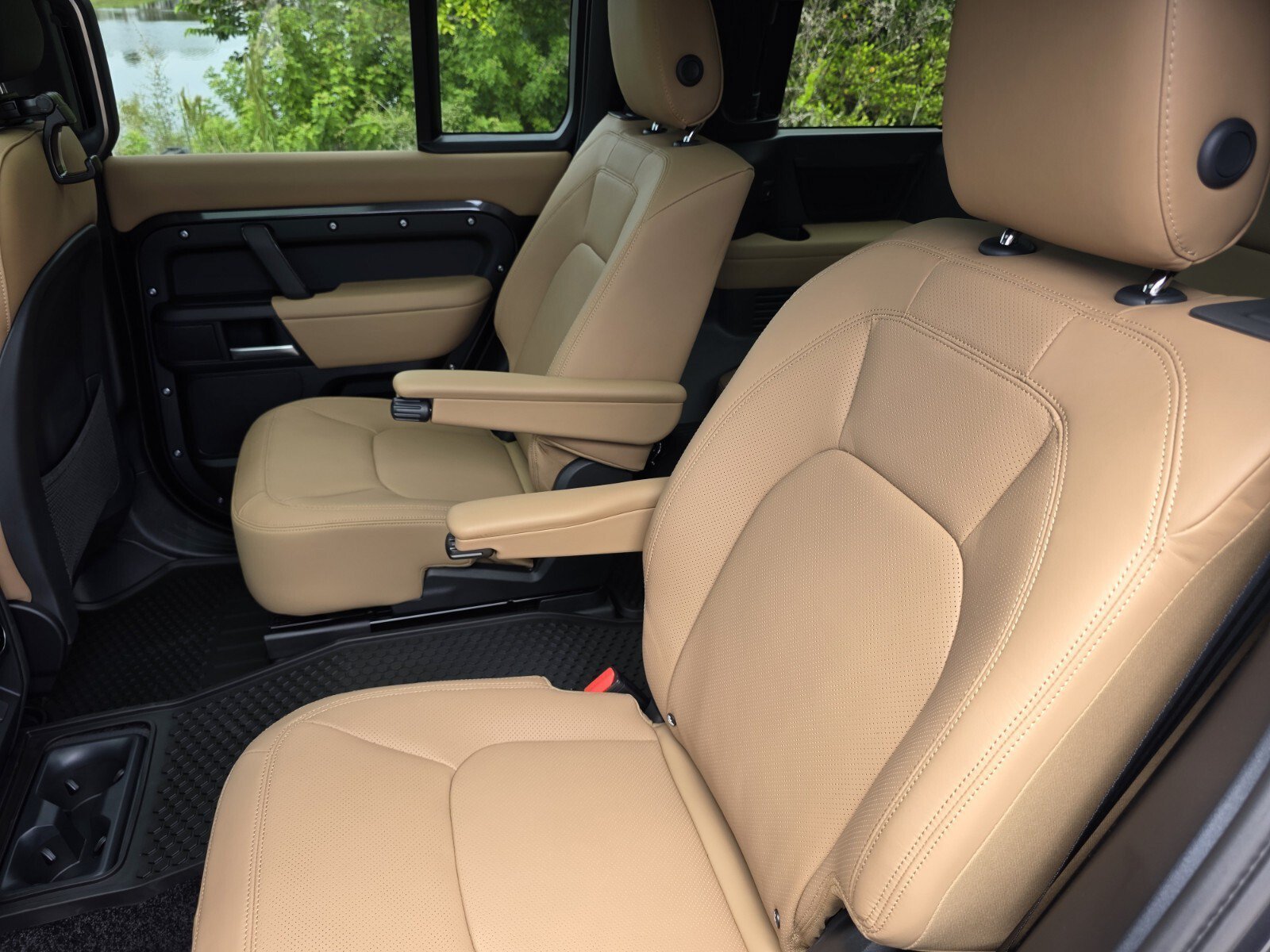 New 2026 Carpathian Grey Land Rover P400 X-Dynamic SE image 13