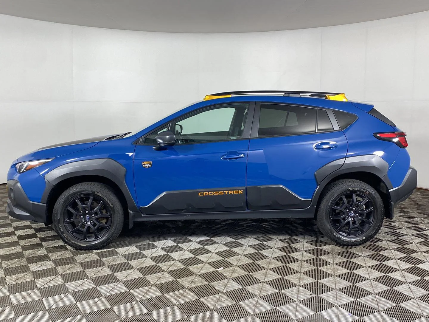 Used 2024 Geyser Blue Pearl Subaru Wilderness image 9