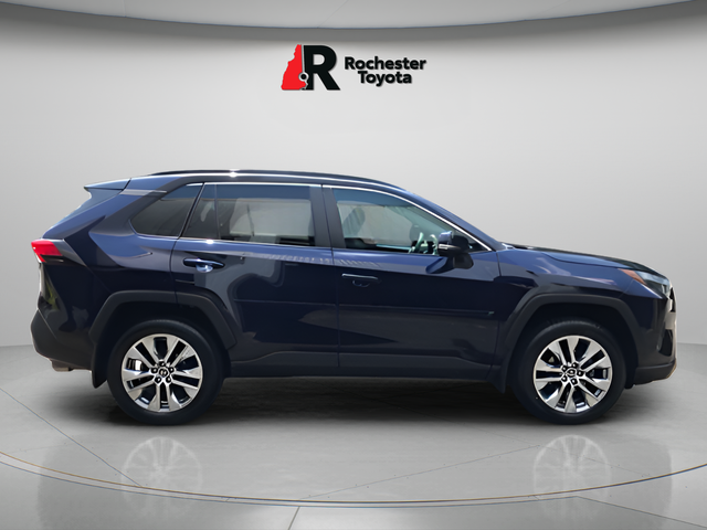 Used 2024  Toyota XLE Premium image 8