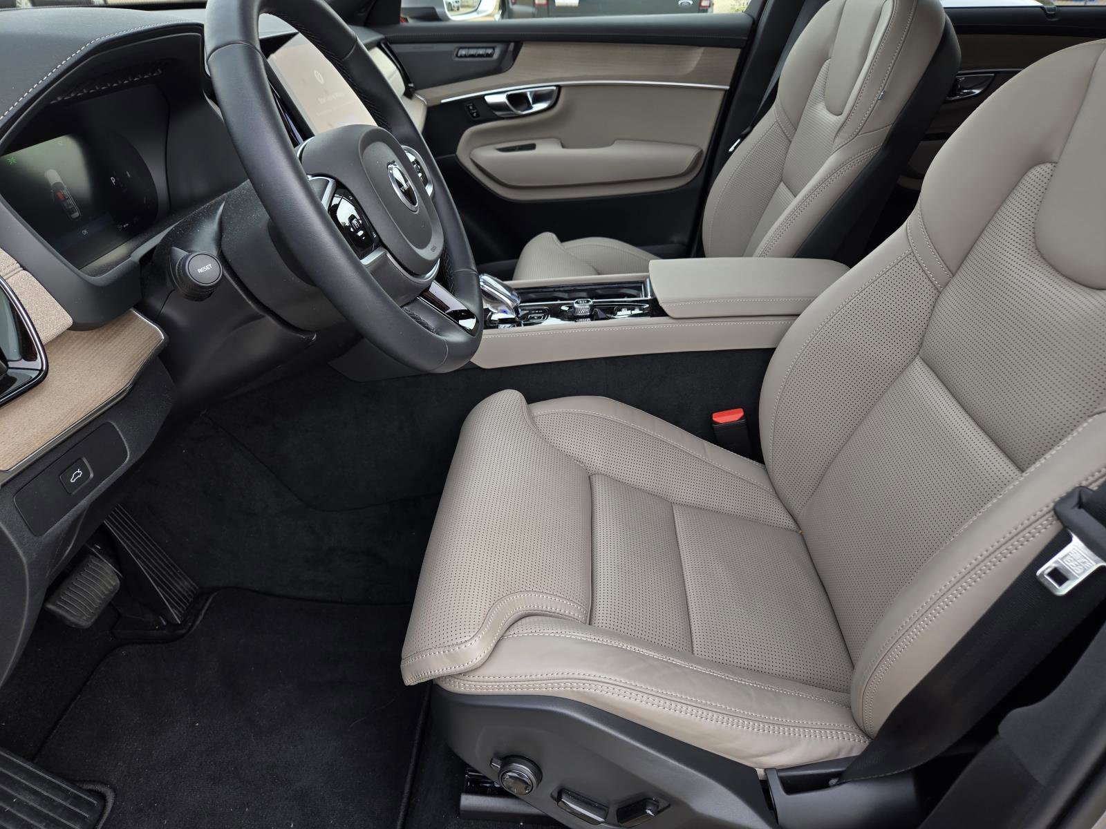 2026 Volvo XC90 Ultra - Photo 22