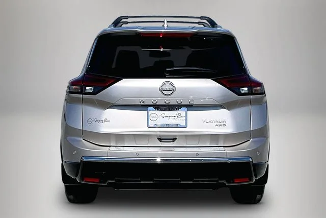 Used 2025 Gold Nissan Platinum image 6