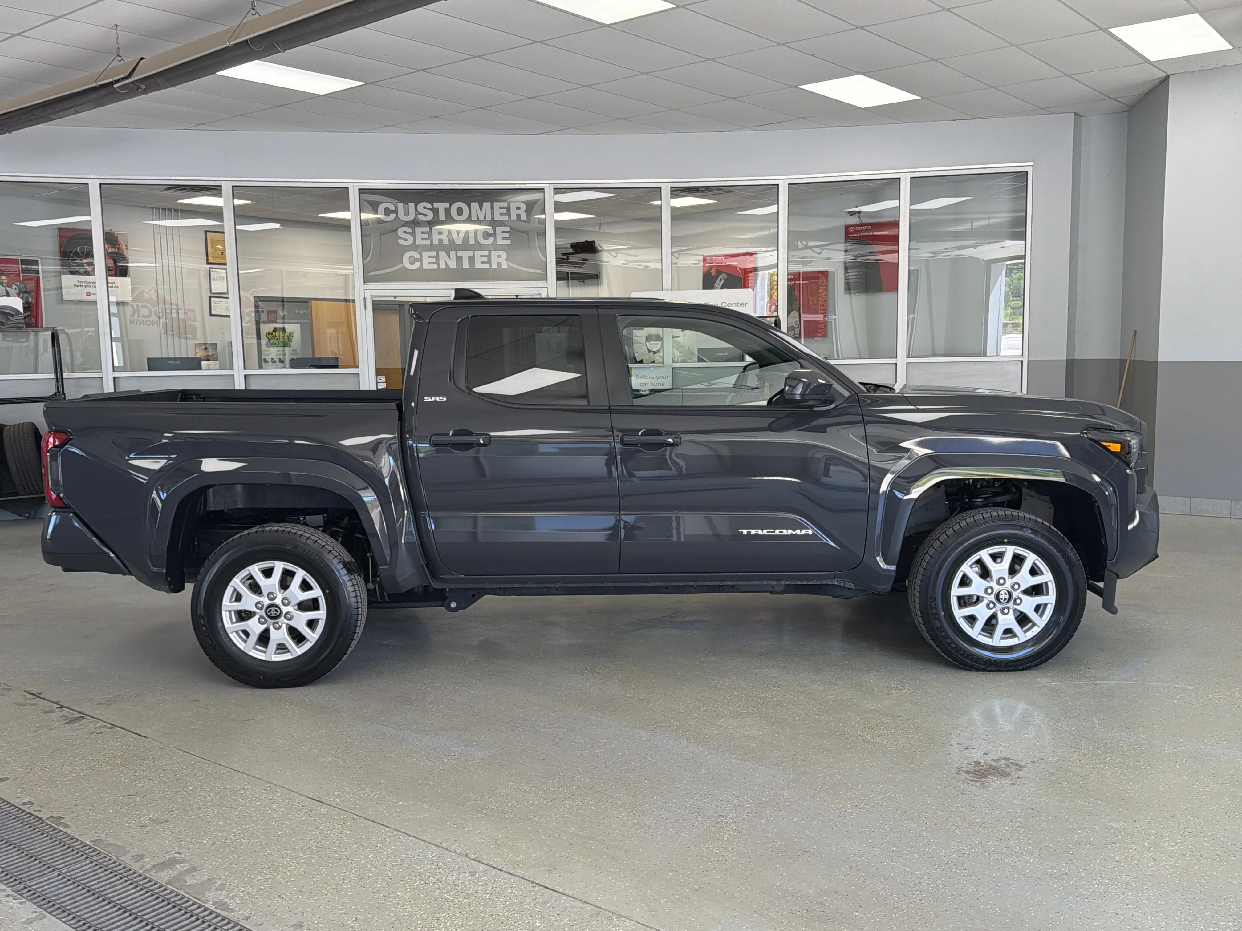 2024 Toyota Tacoma SR5 - Photo 6