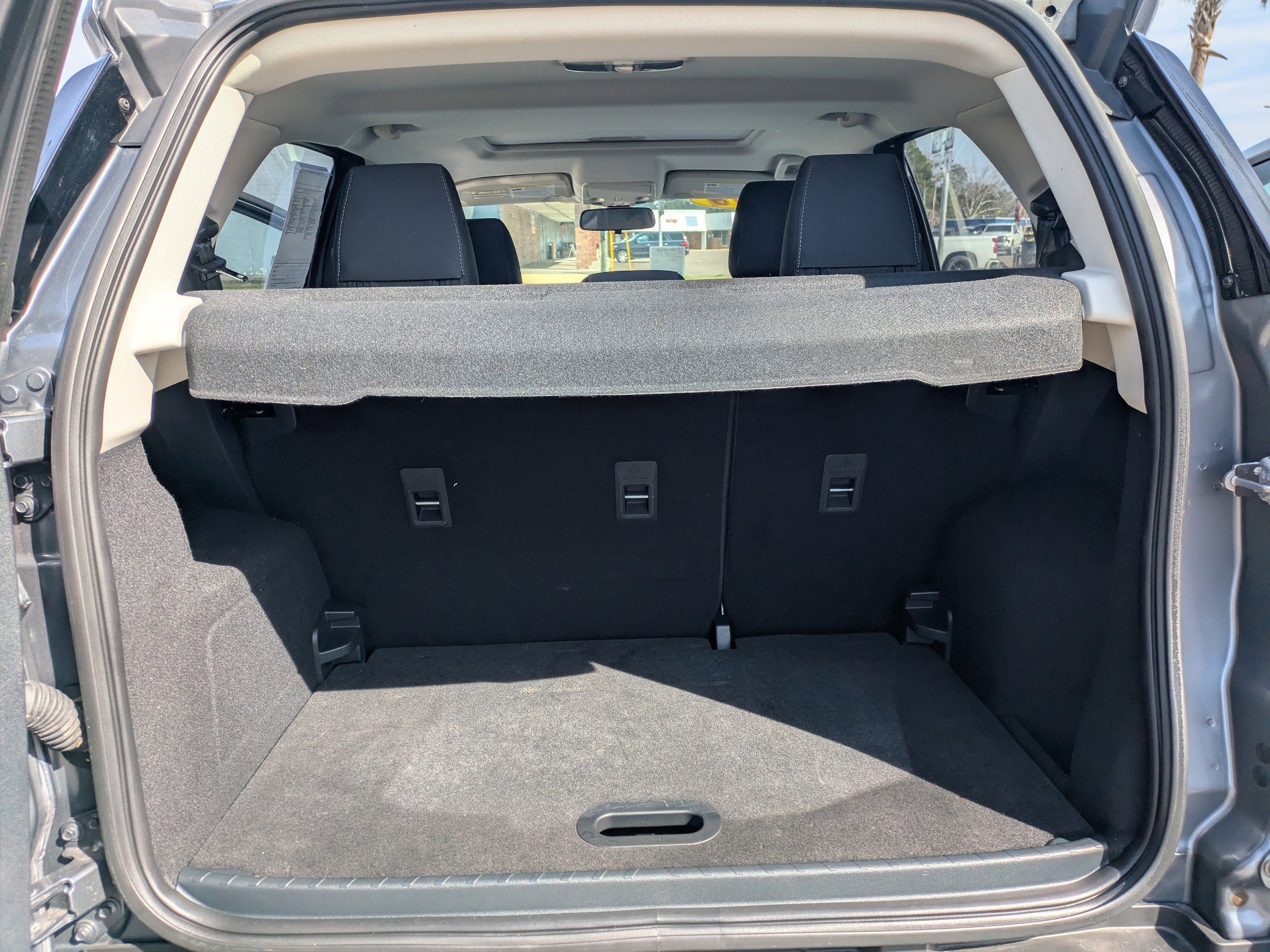 Used 2019 Smoke Metallic Ford SE image 11