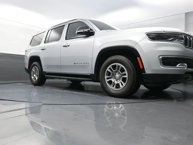 Used 2023 Silver Jeep Base image 19