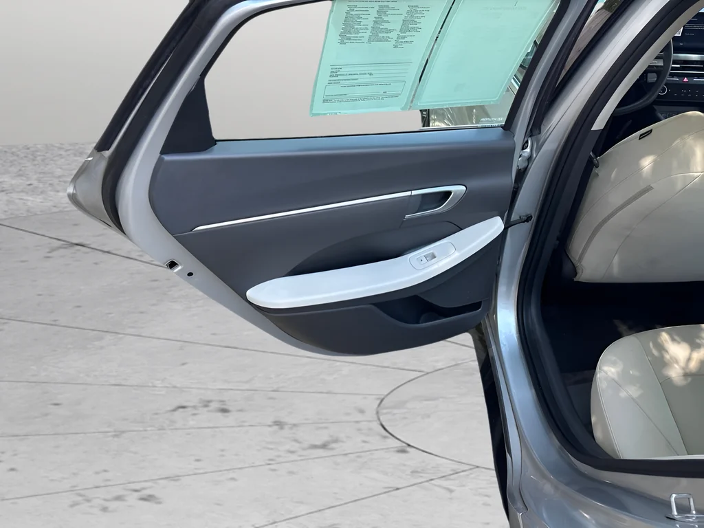 Used 2025 Silver Hyundai SEL image 35