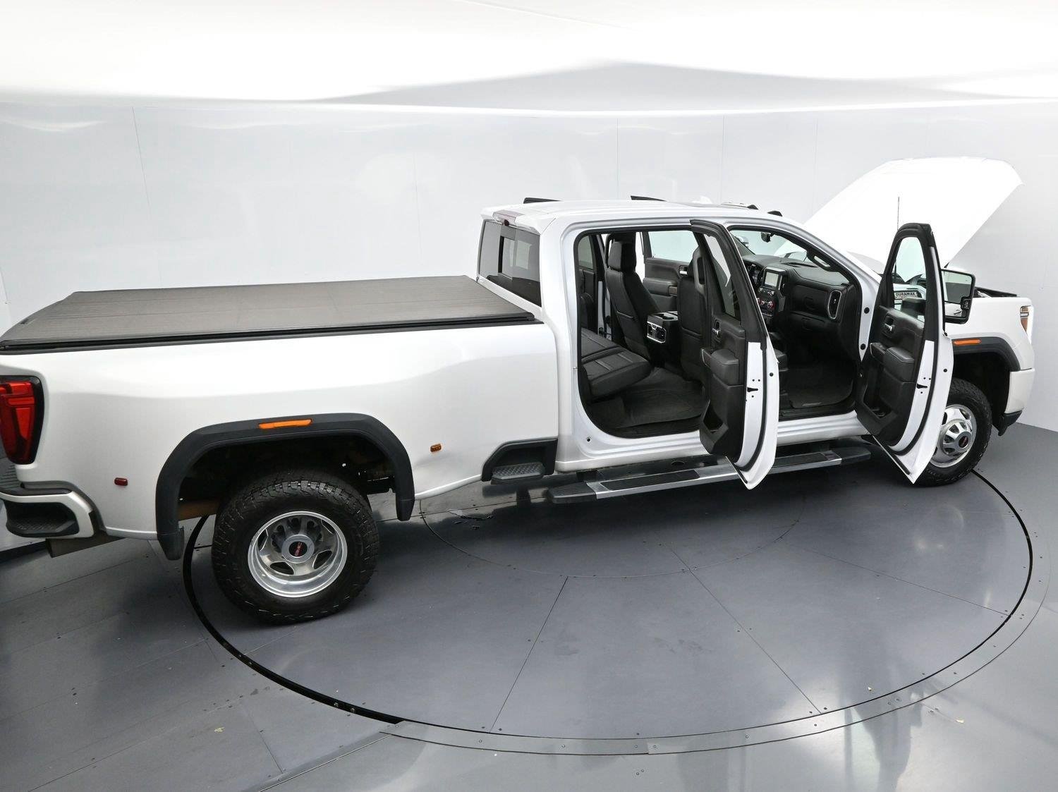 Used 2022 White Frost Tricoat GMC Denali image 42