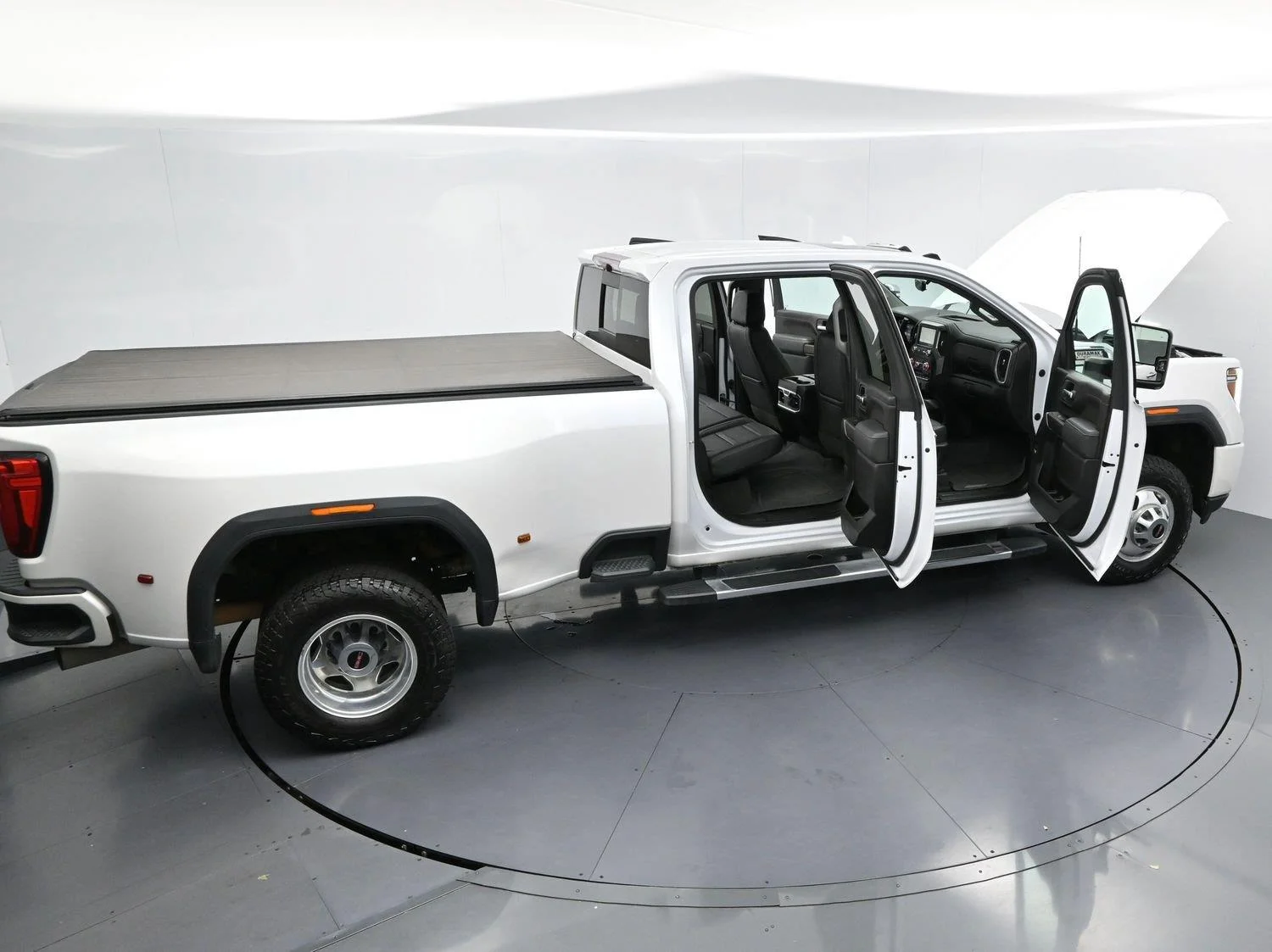 Used 2022 White Frost Tricoat GMC Denali image 42