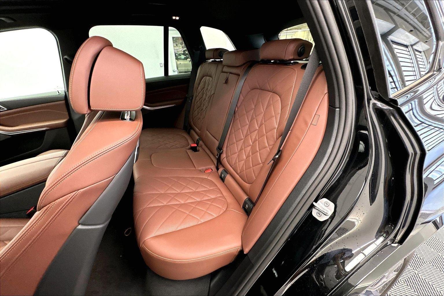 New 2026 Black Sapphire Metallic BMW xDrive50e image 28