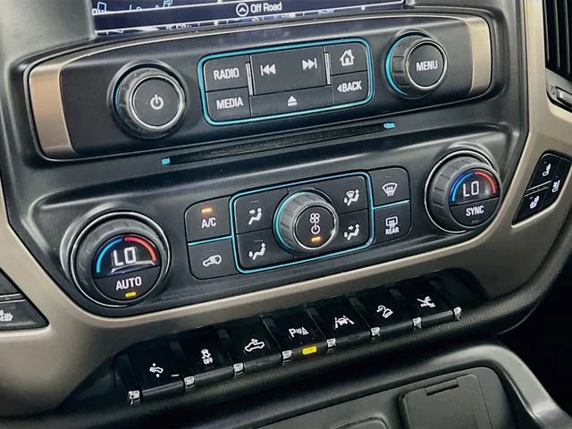 Used 2018 Silver GMC Denali image 19