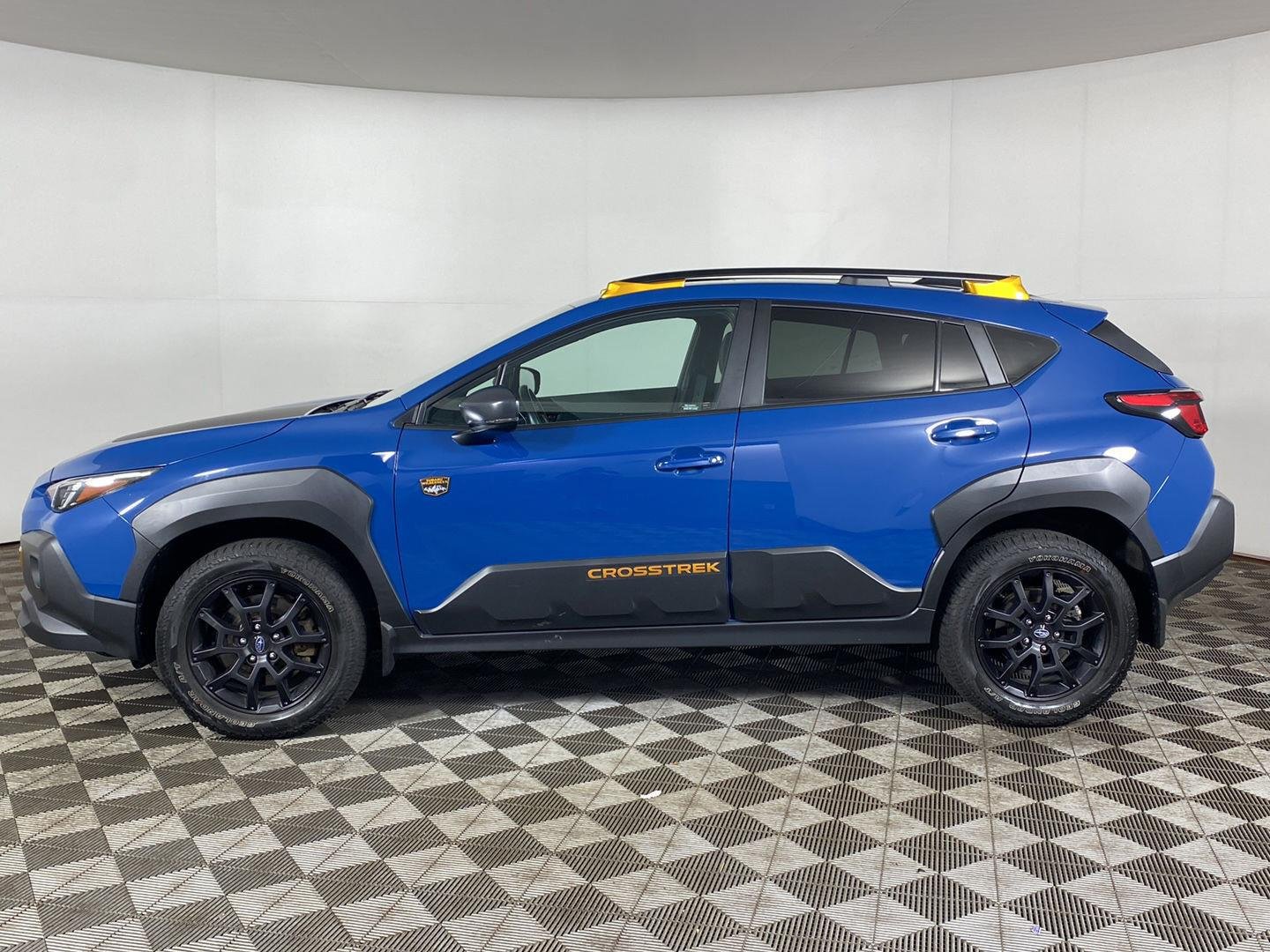 Used 2024 Geyser Blue Pearl Subaru Wilderness image 9