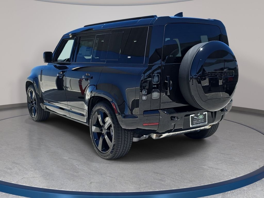 New 2026 Santorini Black Land Rover X-Dynamic SE image 7