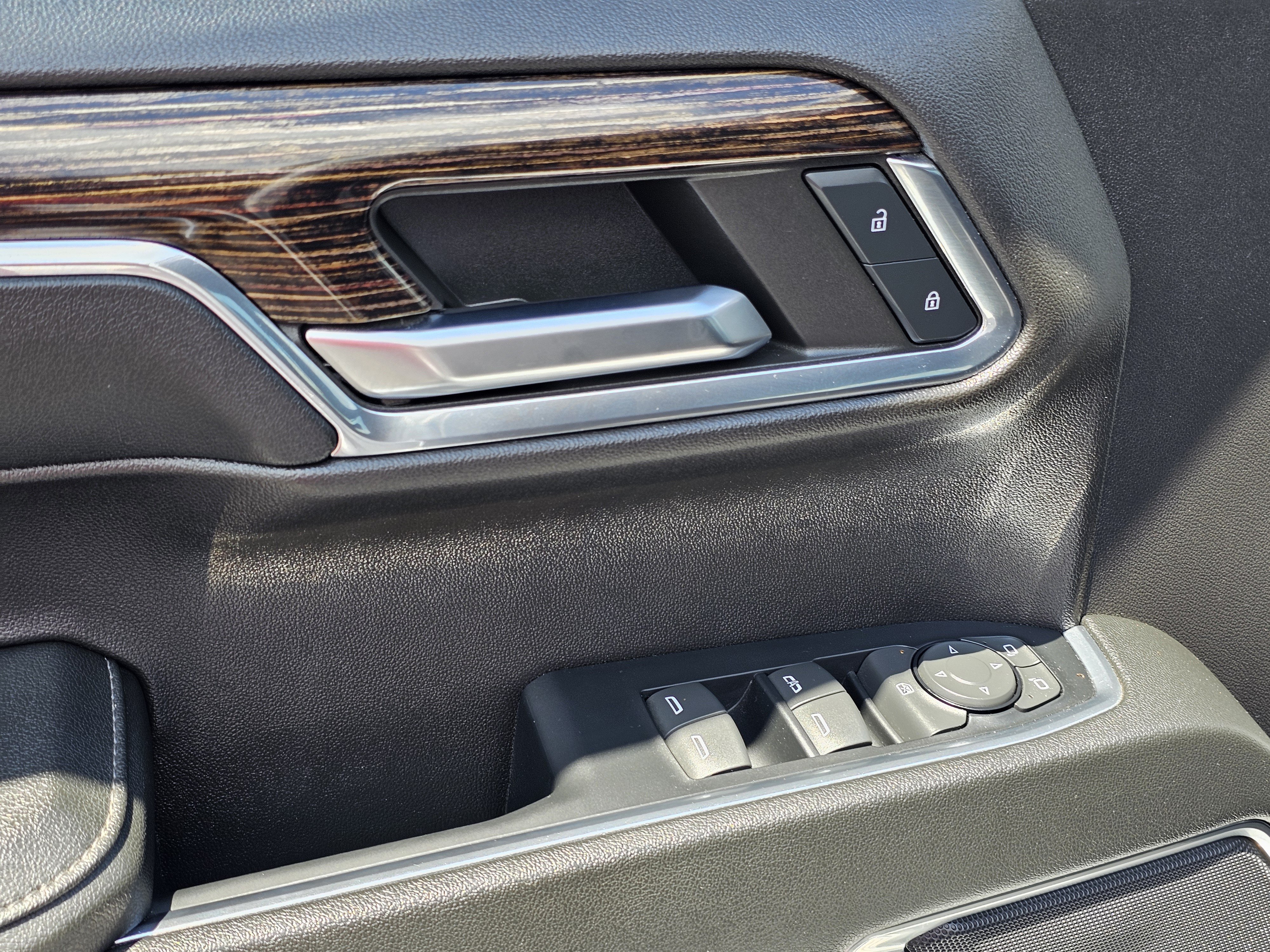 Used 2023 Summit White GMC Elevation image 17