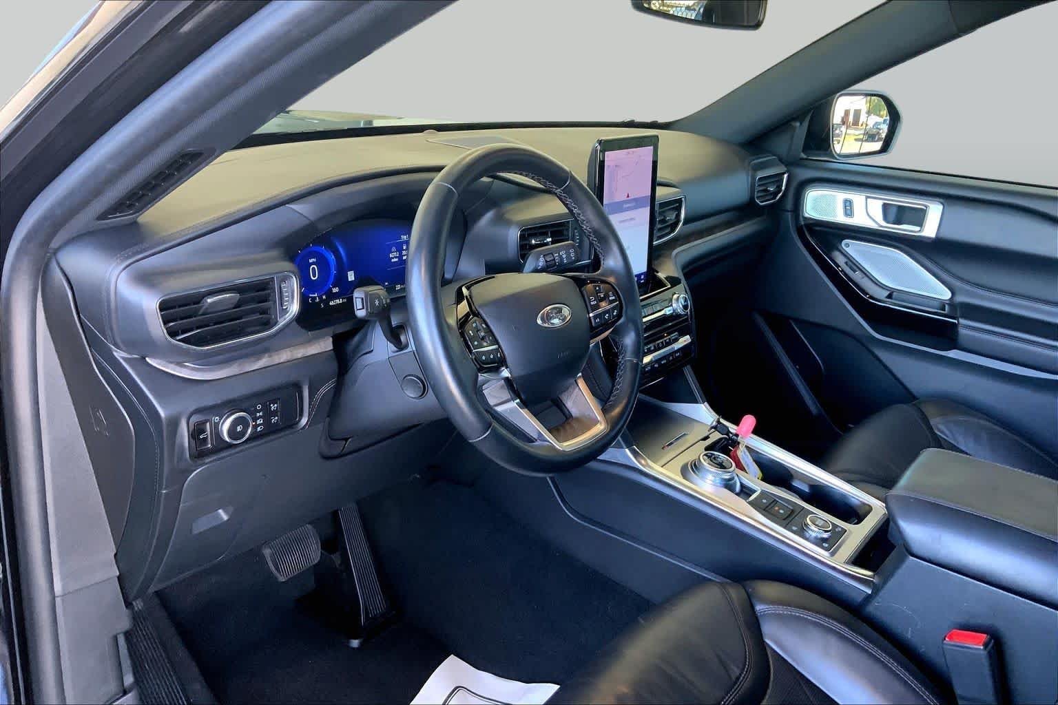 Used 2023 Agate Black Metallic Ford Platinum image 18