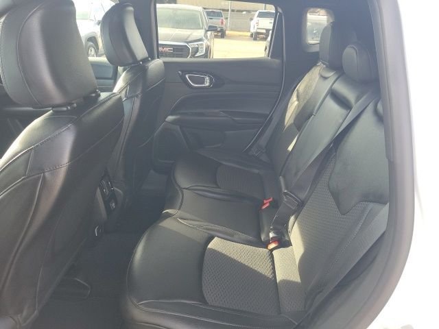 New 2026 Bright White Clearcoat Jeep Latitude image 14