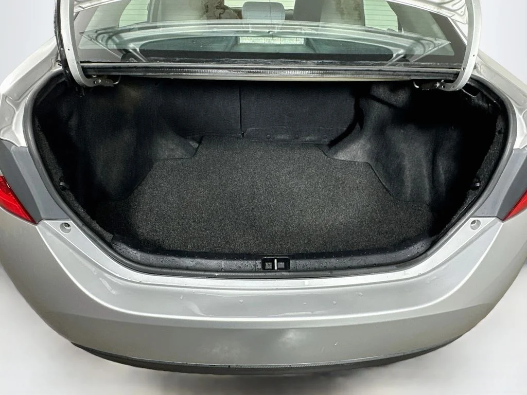 Used 2015 Silver Toyota LE image 29