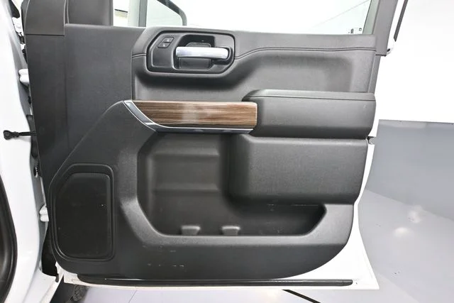Used 2021 White Chevrolet LT image 35