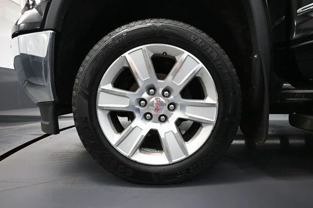 Used 2015 Black GMC SLE image 18