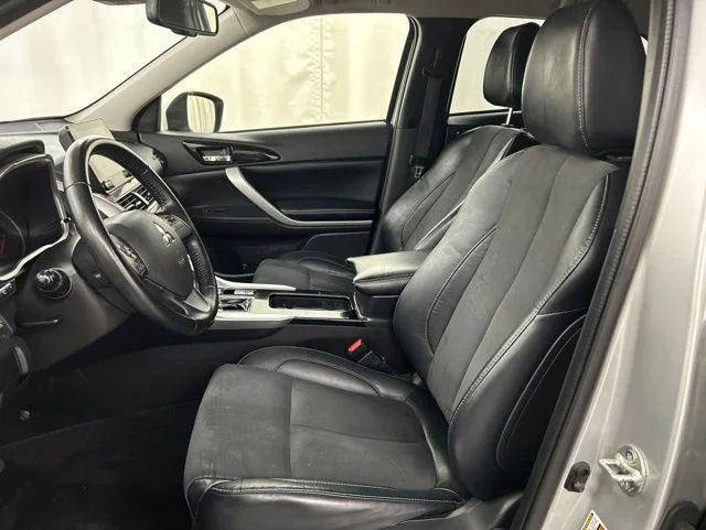 Used 2023 Silver Mitsubishi SEL image 6