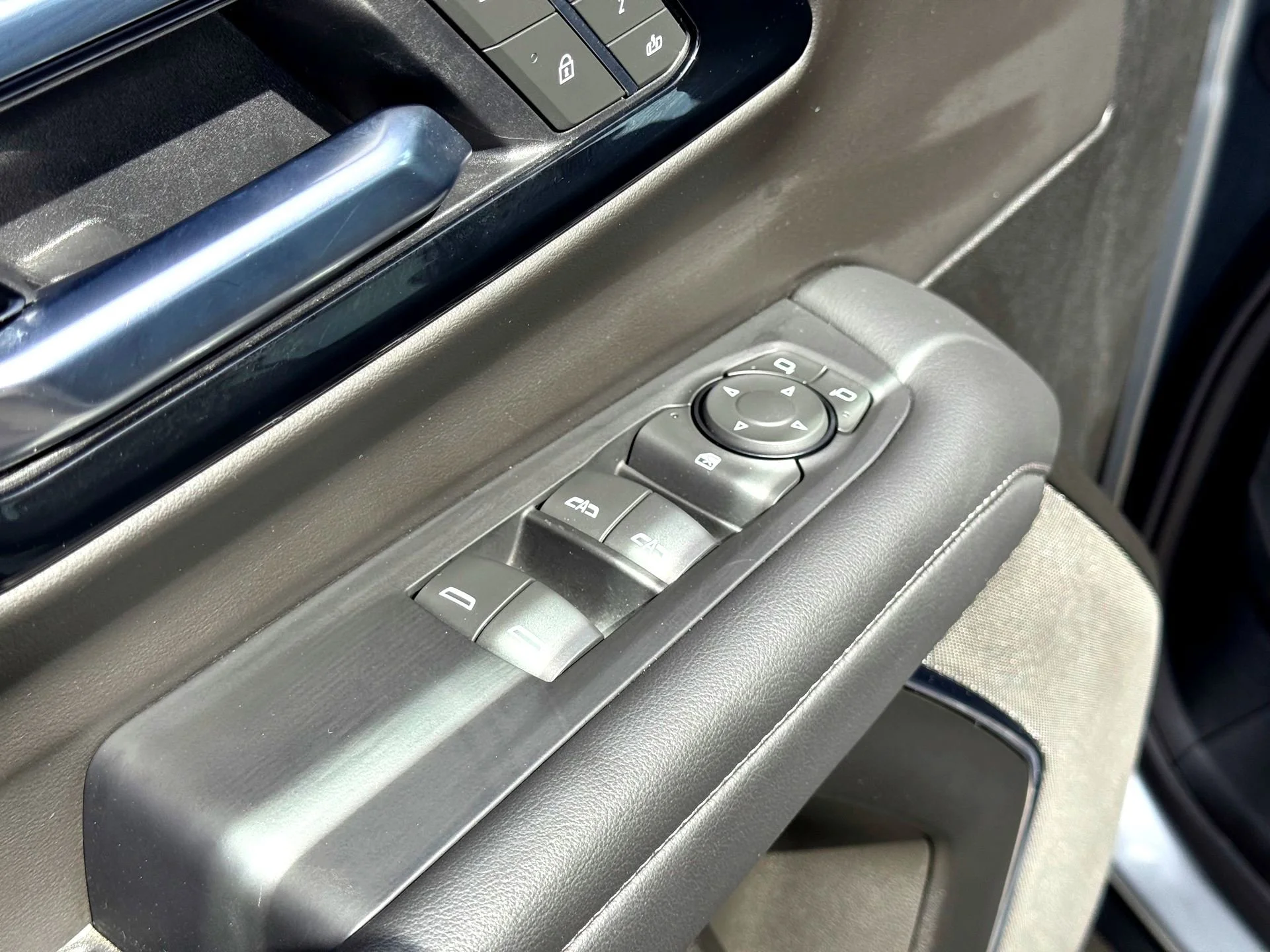 Used 2025 Sterling Gray Metallic Chevrolet Z71 image 16
