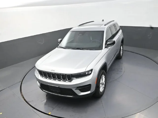 New 2026 Silver Zynith Exterior Paint Jeep Laredo X image 12