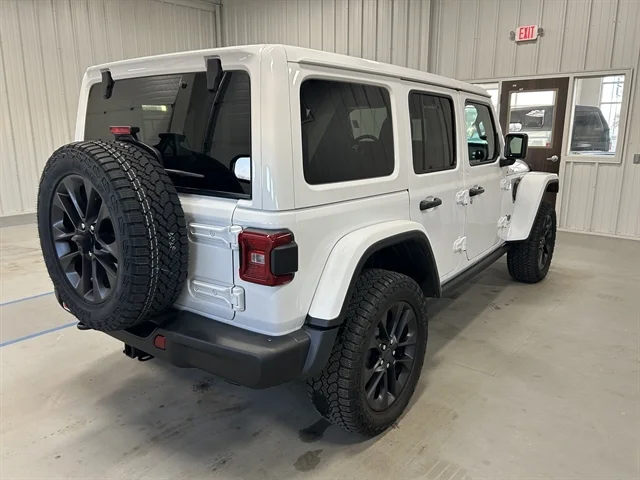 Used 2025 WHITE JEEP Backcountry image 5
