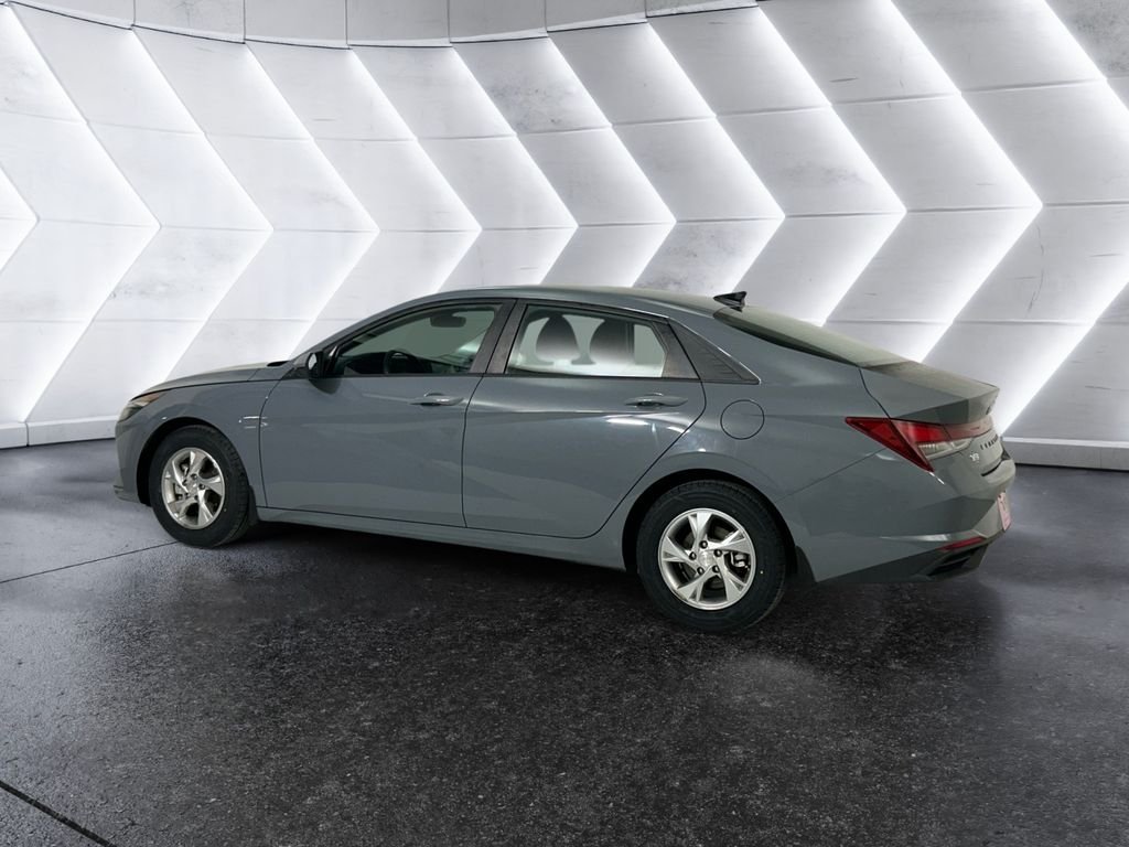 Used 2022 Gray Hyundai SE image 6
