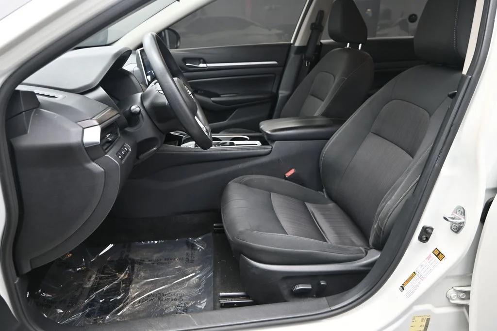 Used 2023 White Nissan 2.5 SV image 18