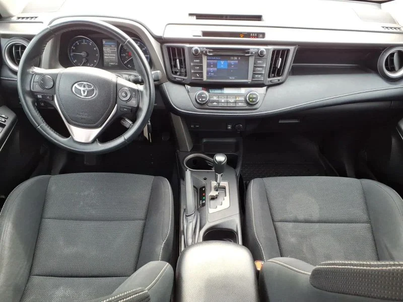 Used 2018 Gray Toyota XLE Sport Utility 4D image 22
