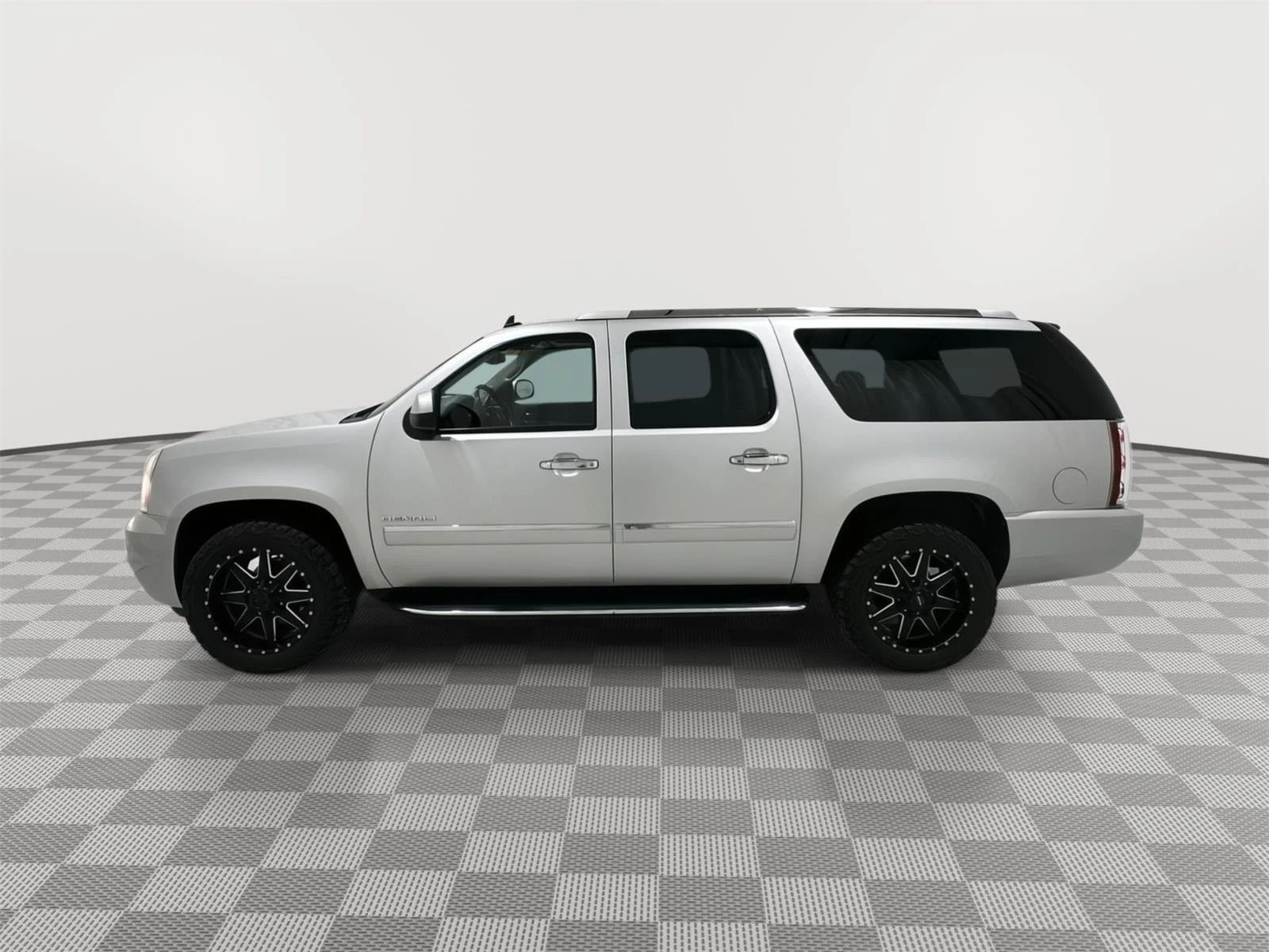 Used 2011 GMC Yukon XL Denali with VIN 1GKS2MEF3BR335571 for sale in Alexandria, Minnesota