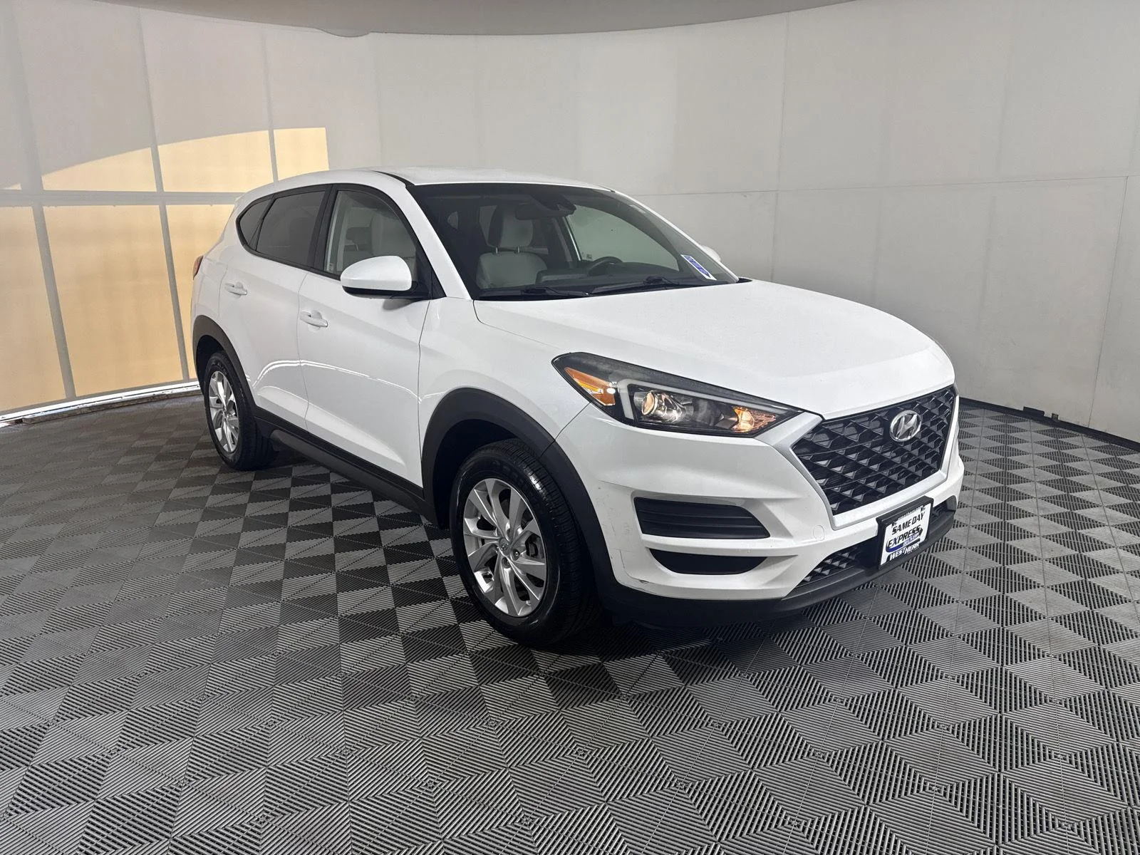Used 2019 White Pearl Hyundai SE image 10