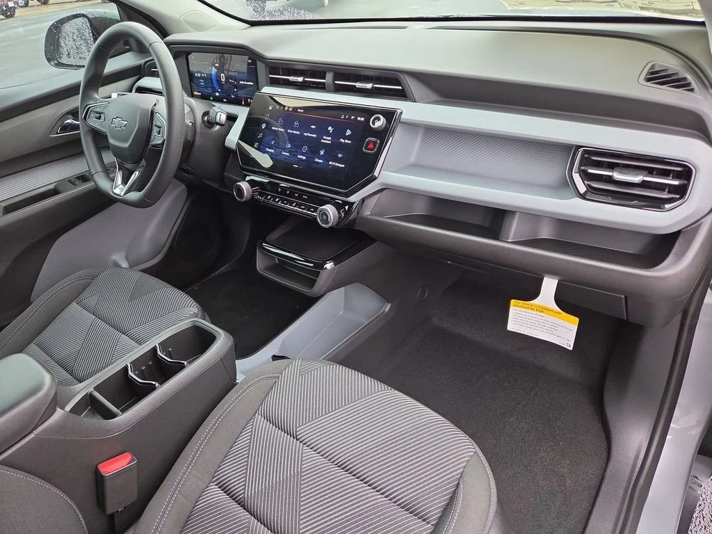 New 2027 Sterling Grey Metallic Chevrolet LT image 19